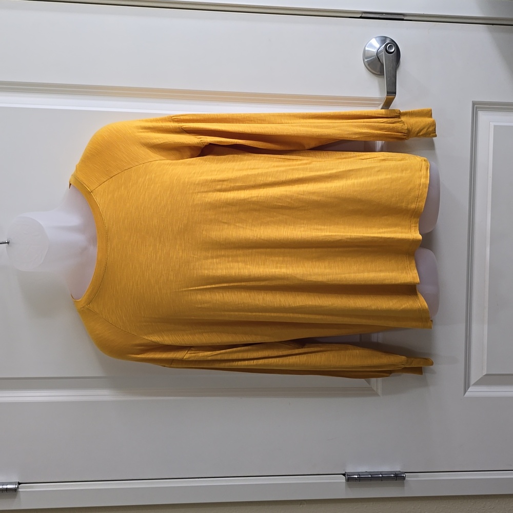 Wrangler long sleeve top yellow size Medium